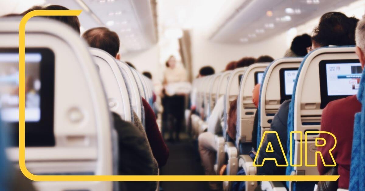 機内